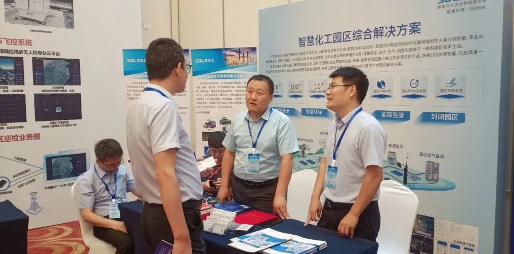 ezweb易利娱乐平台公司展台.png