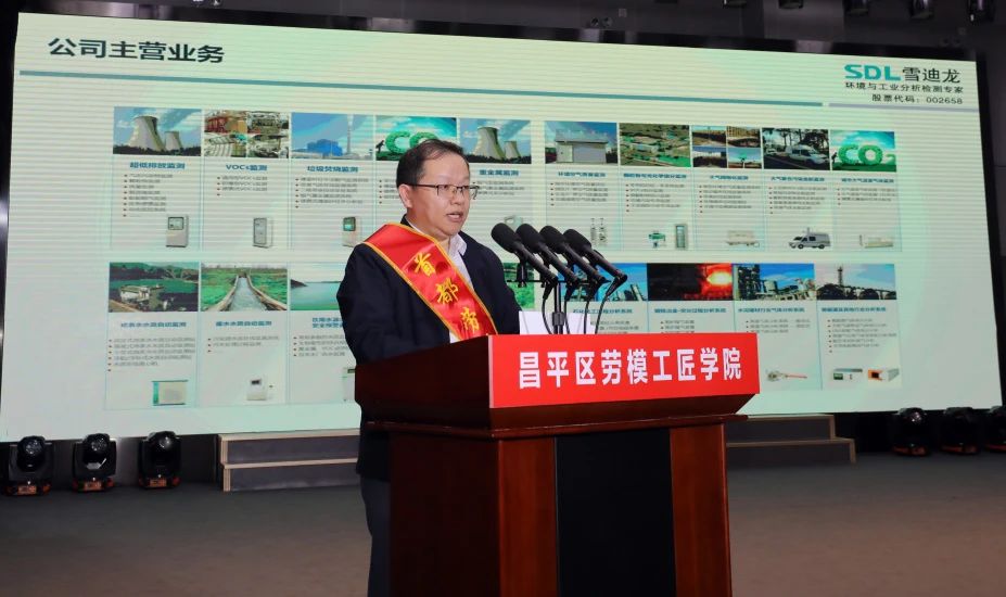 ezweb易利娱乐平台公司副总裁领奖发言.jpg